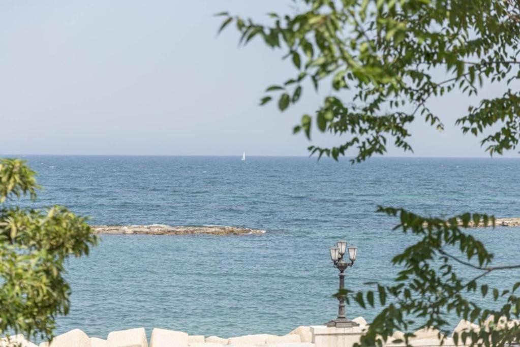 Seaside Refuge - Always Holiday Apartman Bari Kültér fotó